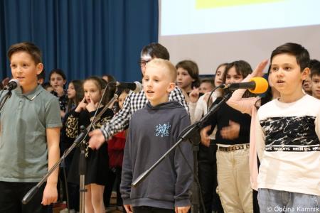 Otroci Osnovne šole Marije Vere Mi smo svet, mi smo otroci (64)